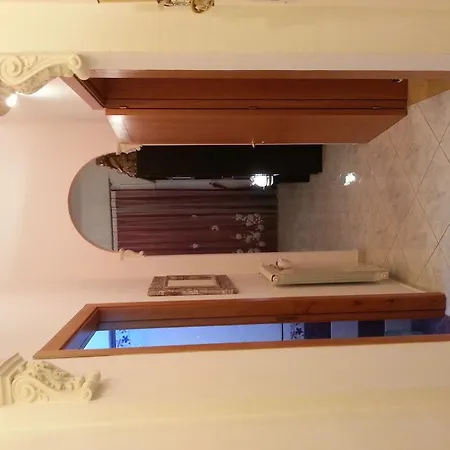 Full'house Apartment